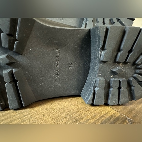 Zara women’s boots buckle black EU36 US size 6 minor damage on top - Picture 3 of 10